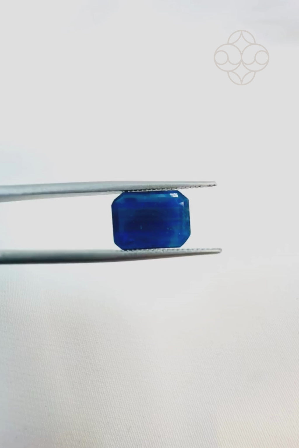 Light-Coded Blue Sapphire  (Madagascar) -  3.04 Ct