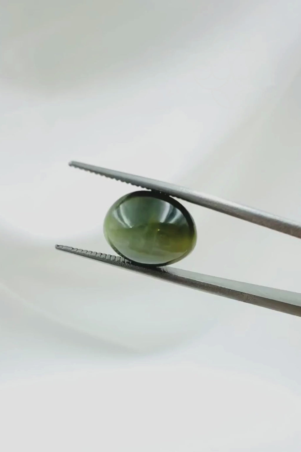 Light-Coded Cats Eye - 6.36 Ct